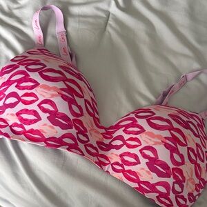 Victoria's Secret Pink Kiss Push-Up Bra 38D T shirt lightly lined love wireless